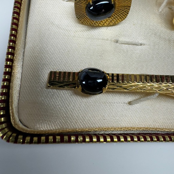 Taiwan Jewelry Gold Tone Black Cufflinks and‎ Tie Clip Set - Picture 2 of 16